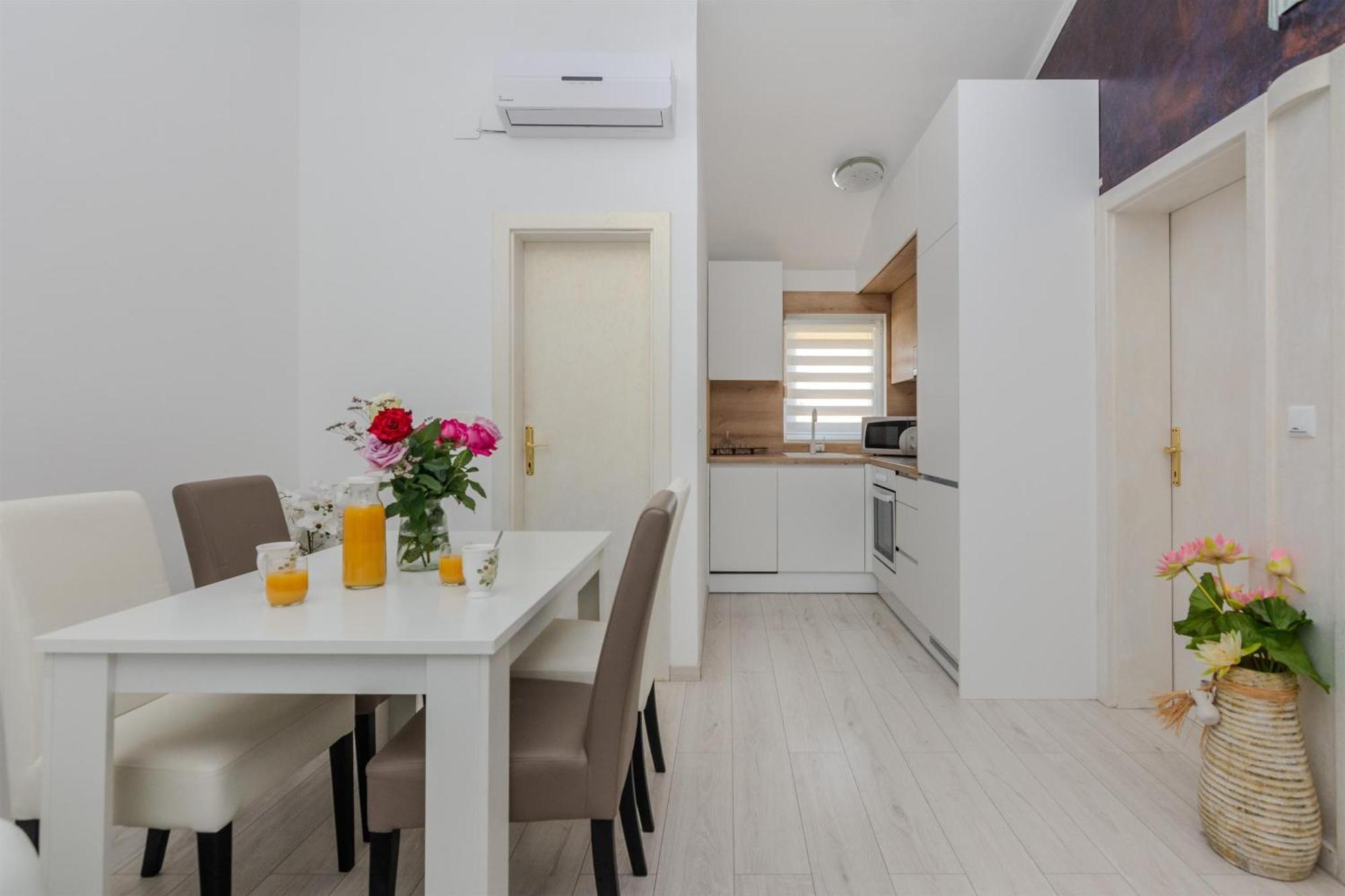 Apartments Lucica Vir Eksteriør bilde