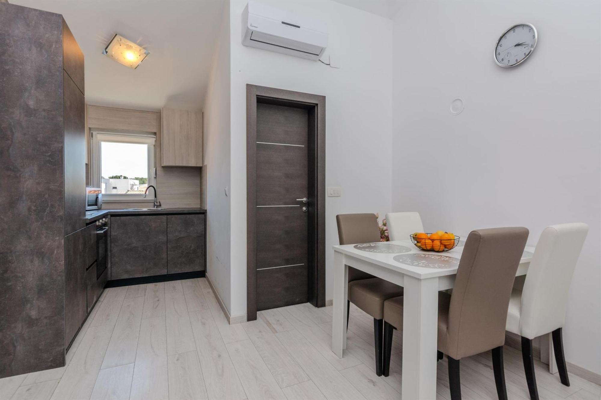Apartments Lucica Vir Eksteriør bilde