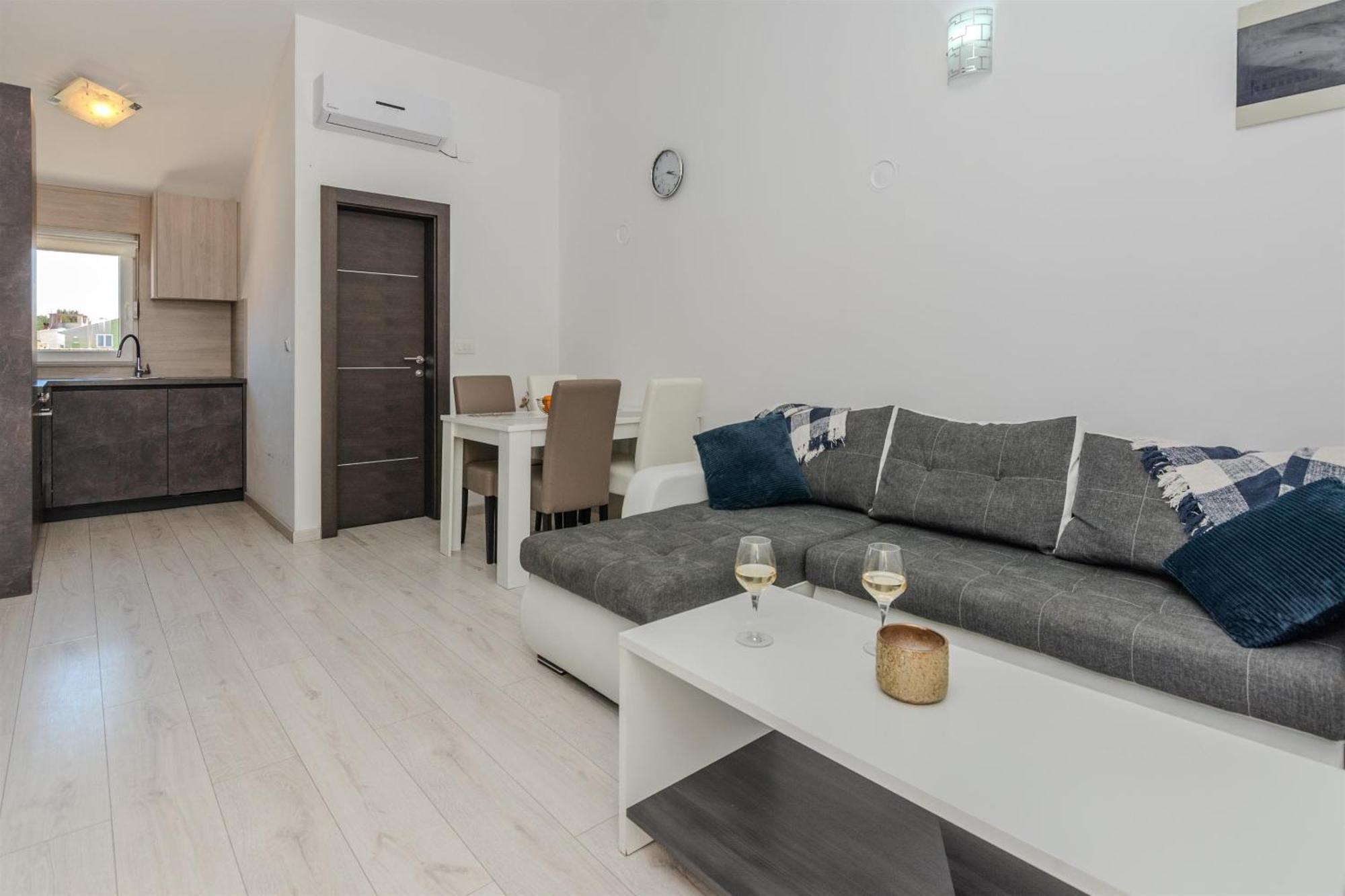 Apartments Lucica Vir Eksteriør bilde