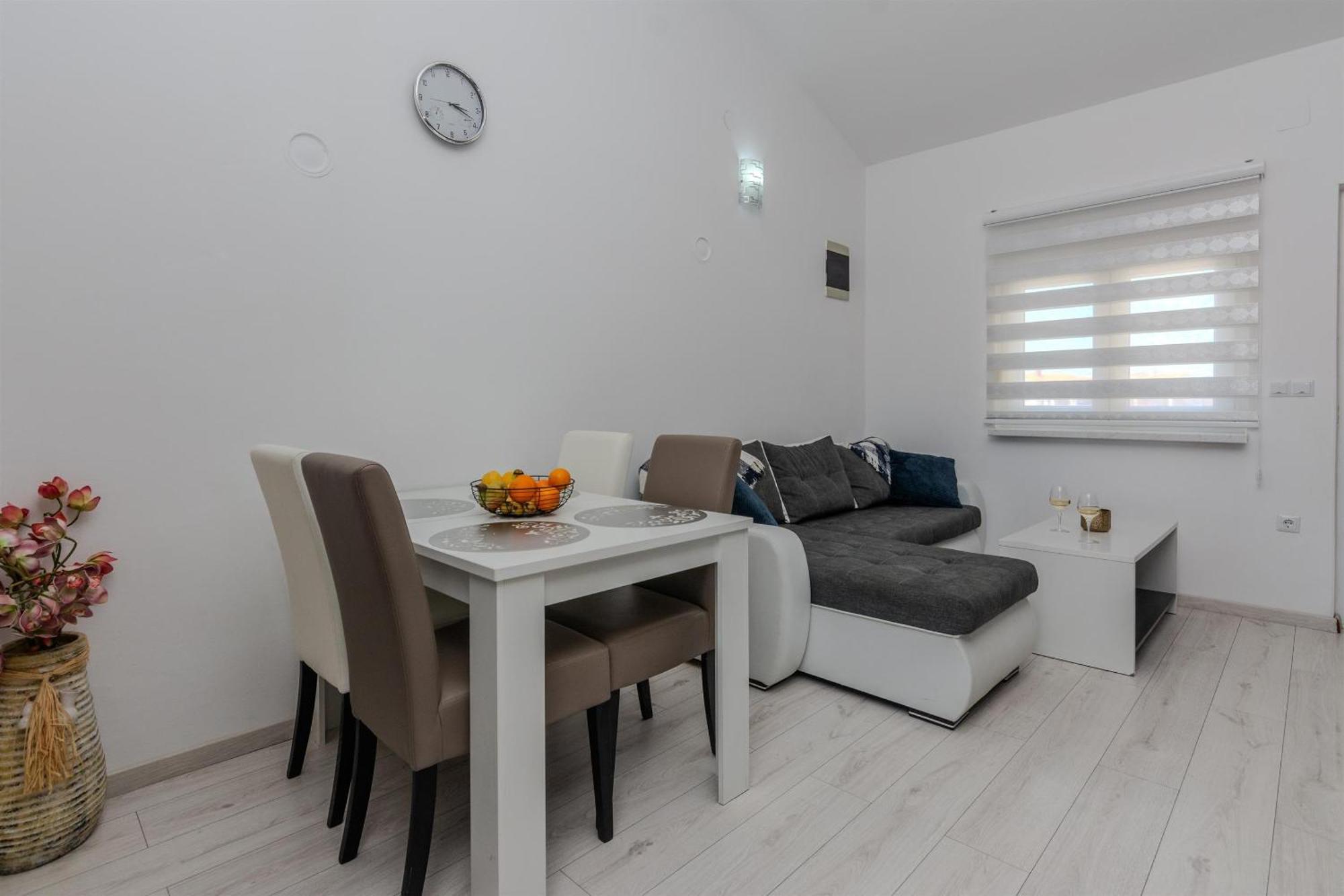 Apartments Lucica Vir Eksteriør bilde