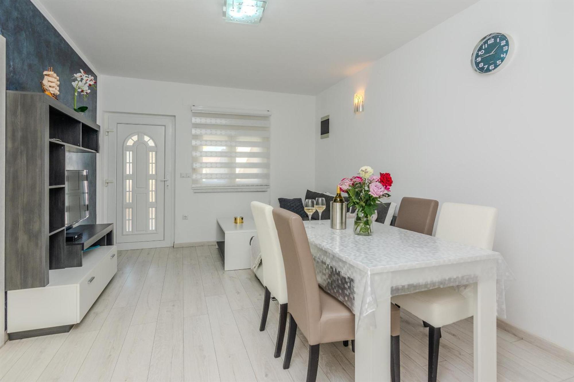 Apartments Lucica Vir Eksteriør bilde